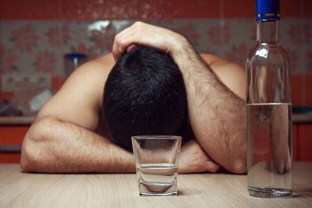 Men are addicted to alcohol, leading to deadly consequences for the body