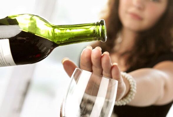 Avoid drinking alcohol after tooth extraction