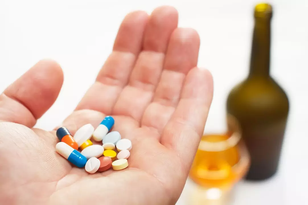 Antibiotics and alcohol can be combined