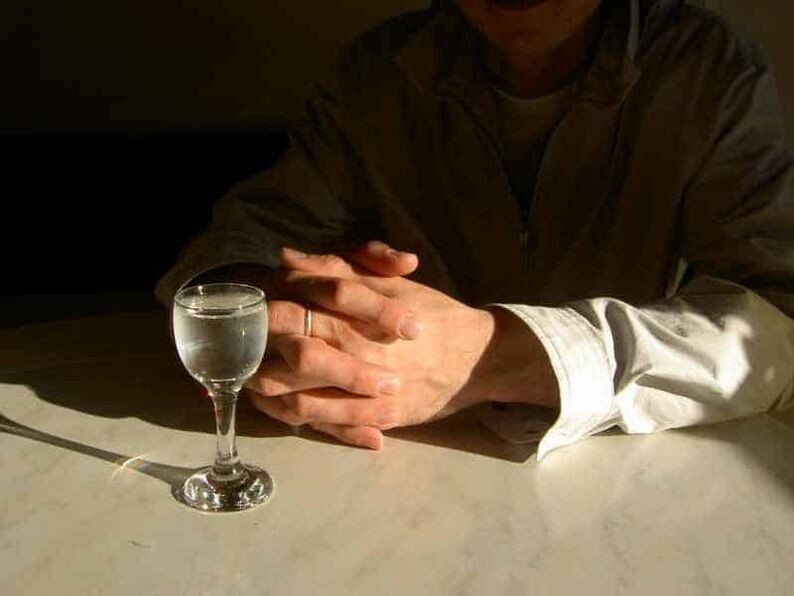 When drinking small amounts of strong alcohol daily, a person becomes addicted to alcohol